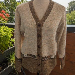 Vintage cardigan with flower embroidery - Cardigan vintage avec broderies - L